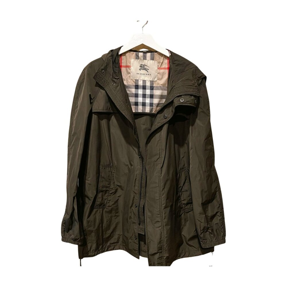 Burberry Men's Hamstead Water Repellent Jacket with Hood and travel bag.